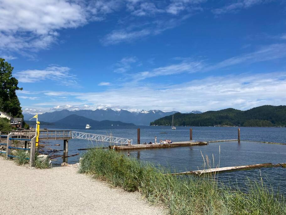 ギブソンズ Iconic 3-Story Waterfront 'Marina House' W/ Viewヴィラ エクステリア 写真