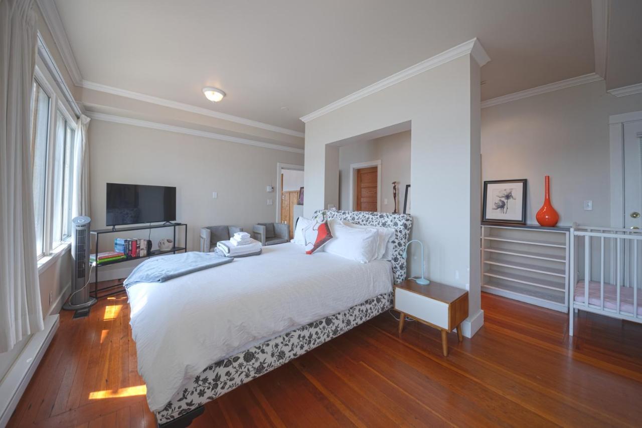 ギブソンズ Iconic 3-Story Waterfront 'Marina House' W/ Viewヴィラ エクステリア 写真