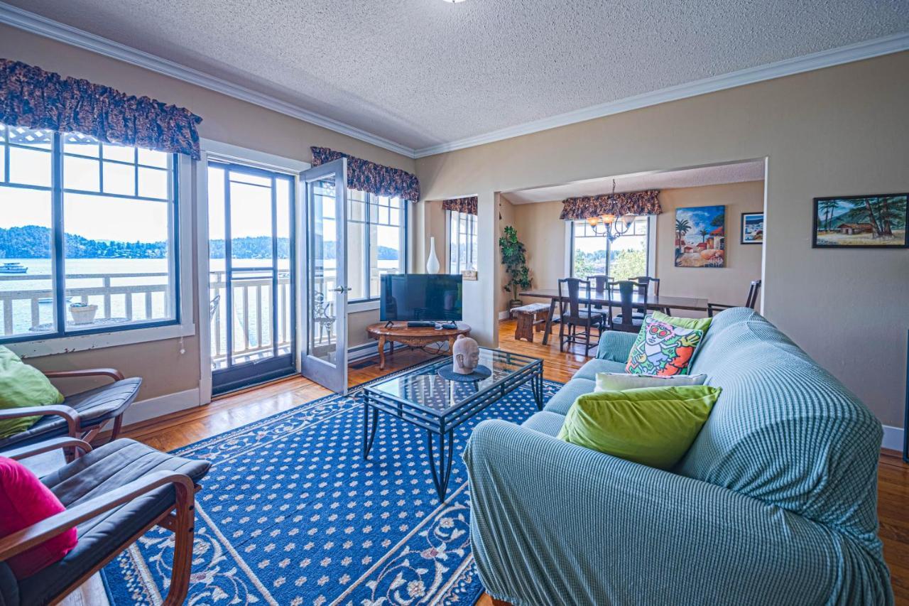 ギブソンズ Iconic 3-Story Waterfront 'Marina House' W/ Viewヴィラ エクステリア 写真
