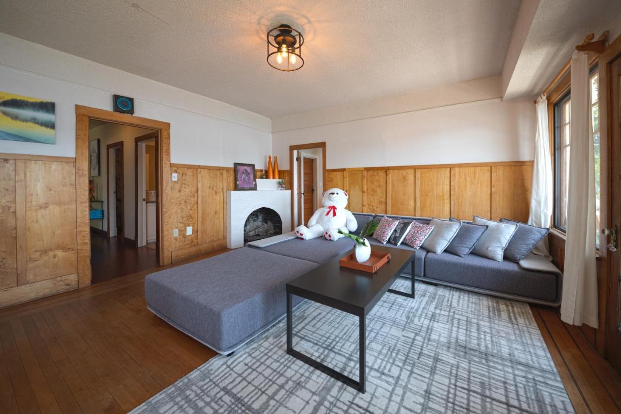 ギブソンズ Iconic 3-Story Waterfront 'Marina House' W/ Viewヴィラ エクステリア 写真